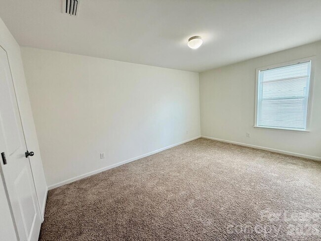 Building Photo - 4909 Grace View Dr