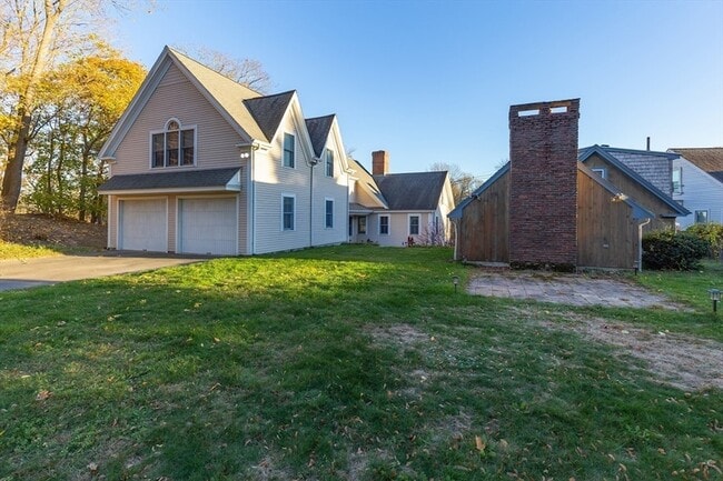 Building Photo - 129 1/2 Summer Street Unit