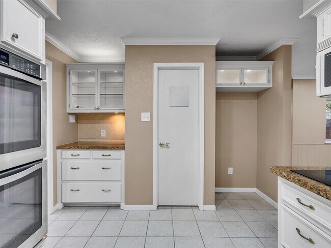 Building Photo - 6702 Moccasin Bend Dr