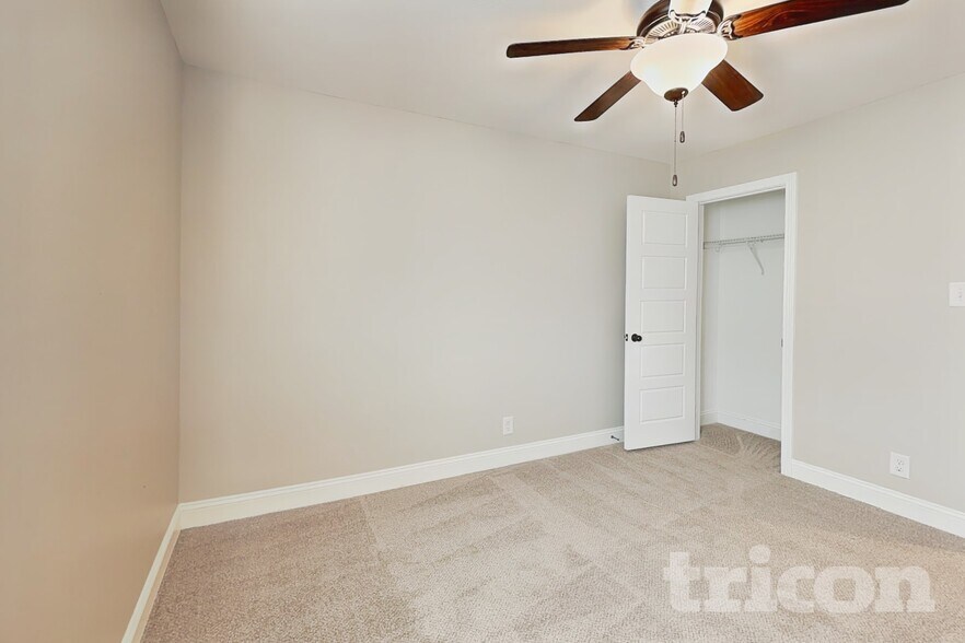 Building Photo - 2945 Lancelot Ln