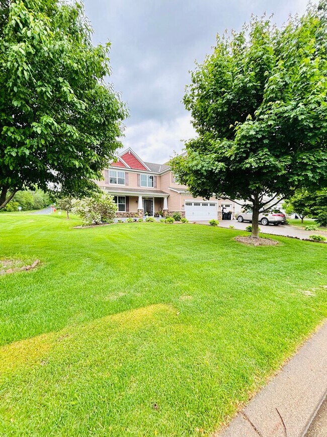 Building Photo - ONE OF A KIND 5bed/4bath!  *HOME THEATER* ...