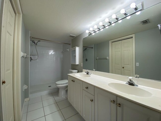 Building Photo - ANNUAL RENTAL - 2 BED/2BATH CONDO - THE MANOR AT MORTON GROVE