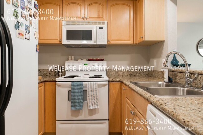 Building Photo - 2 bed 1 bath Sunny top floor end unit in G...