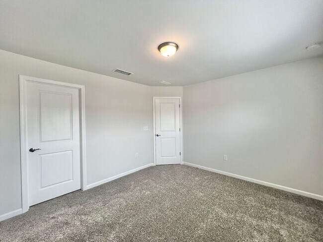 Building Photo - 812 McKenzie Pk Ter