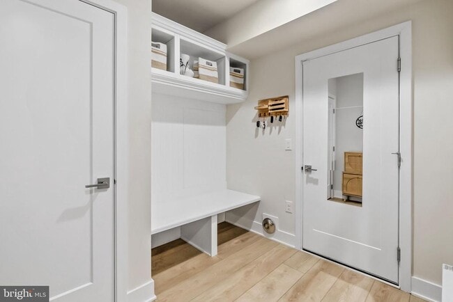 Building Photo - 908 Laurens Aly