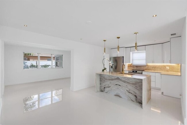 Building Photo - 3349 El Vedado Ct E