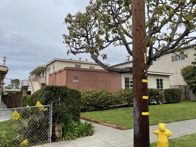 Building Photo - 1001 Hill St