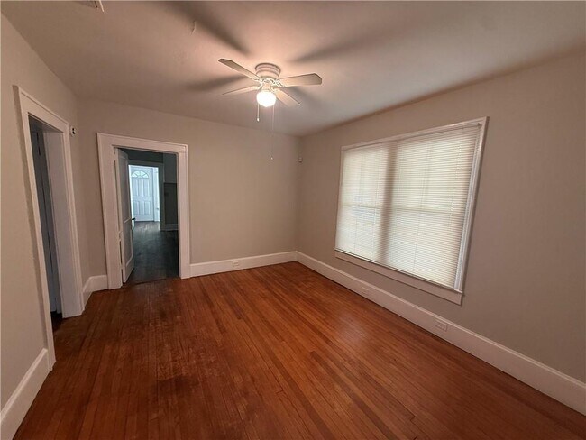 Building Photo - 254 Tuttle Ave