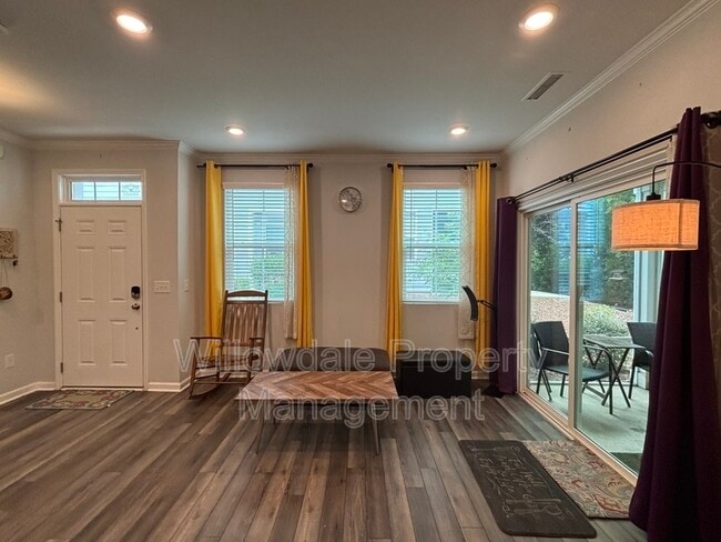 Building Photo - 203 Gremar Dr.