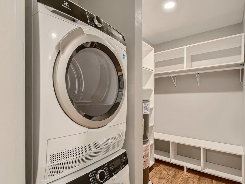 Full size washer/dryer located next to the walk in closet - 2100 Ridge Dr