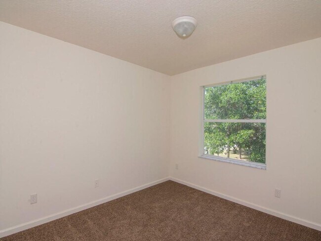 Building Photo - 4Bed/3Bath~2800 Sq Ft!~Pond View~Two Car Garage~Large Yard!