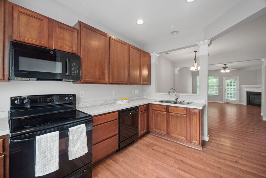 Building Photo - 8422 Central Dr