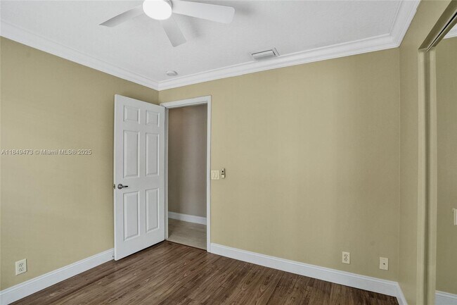 Building Photo - 1100 Chinaberry Dr