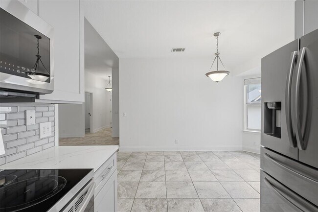 Building Photo - 108 Songbird Ct
