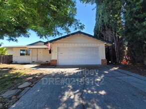 Building Photo - 1325 Canterbury Dr