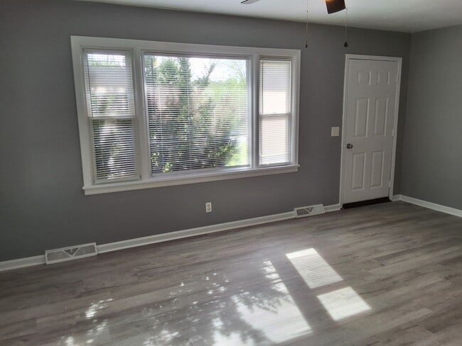 Building Photo - 504 Sunrise Ln