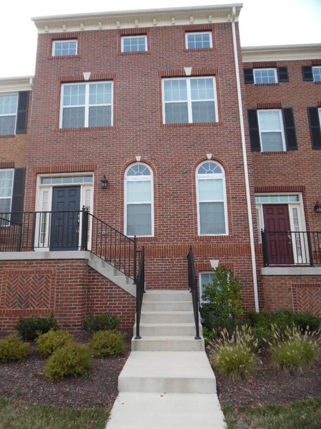 Building Photo - Luxury Townhome- Anne Arundel, MD