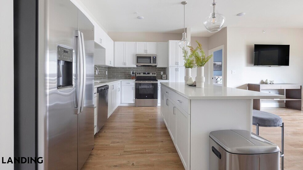 Building Photo - 1000 Forestview Dr