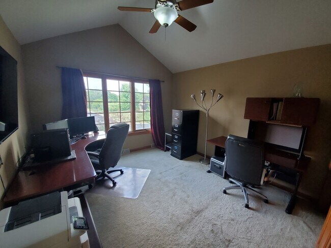 Building Photo - Menomonee Falls 4 bedroom