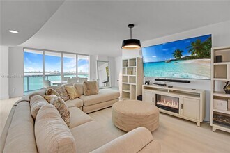 Building Photo - 1800 N Bayshore Dr