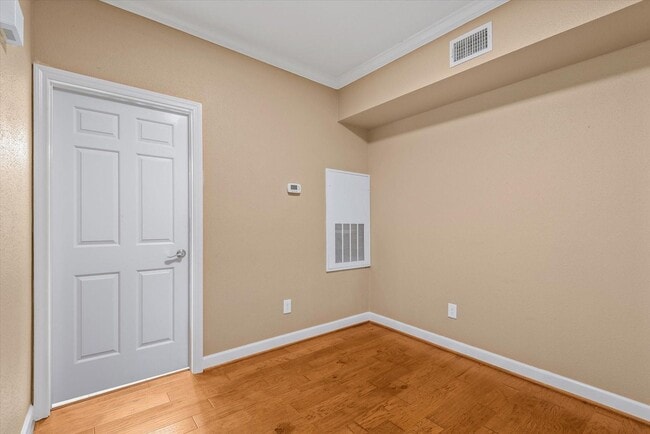 Building Photo - 2255 Braeswood Park Dr