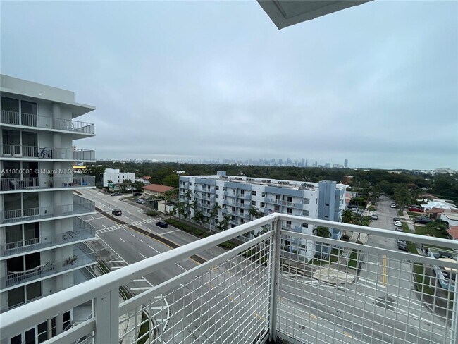 Building Photo - 2600 SW 27th Ave