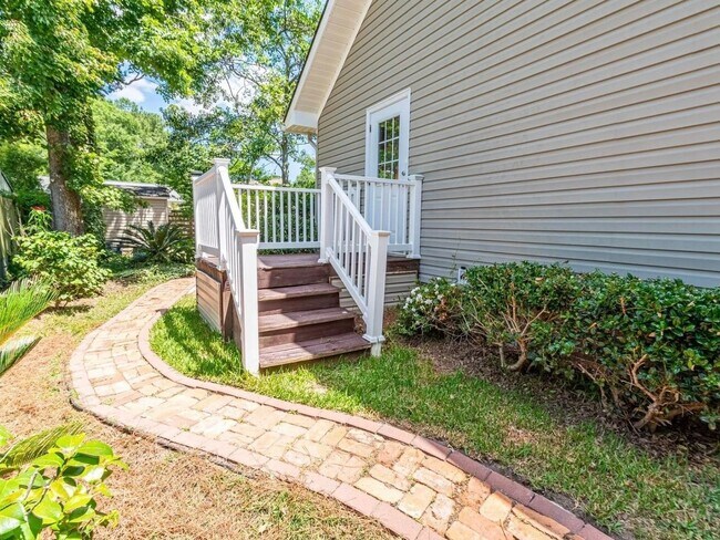 Building Photo - 379 Red Fox Rd