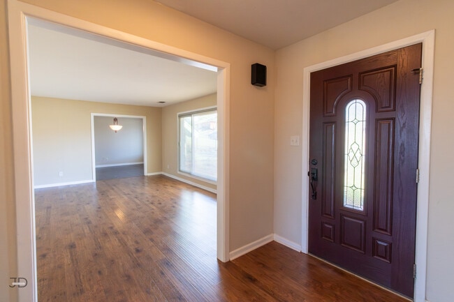 Building Photo - 4306 Briar Cliff Dr