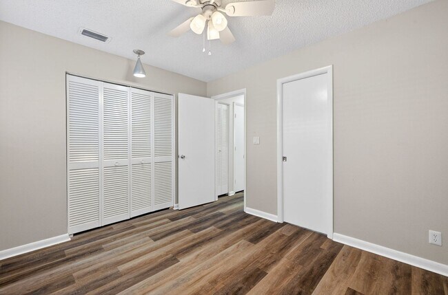 Building Photo - Cozy unfurnished, 2 Bedroom, 1 Bathroom, Condo