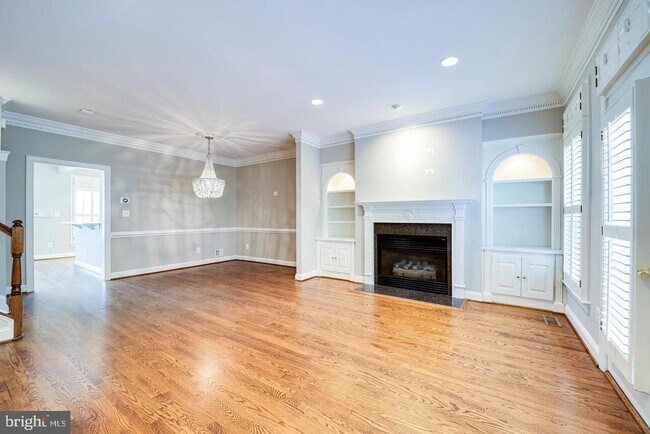 Building Photo - 819 Rivergate Pl