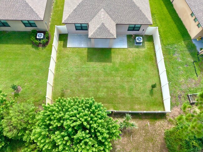 Building Photo - 927 Remington Green Dr SE