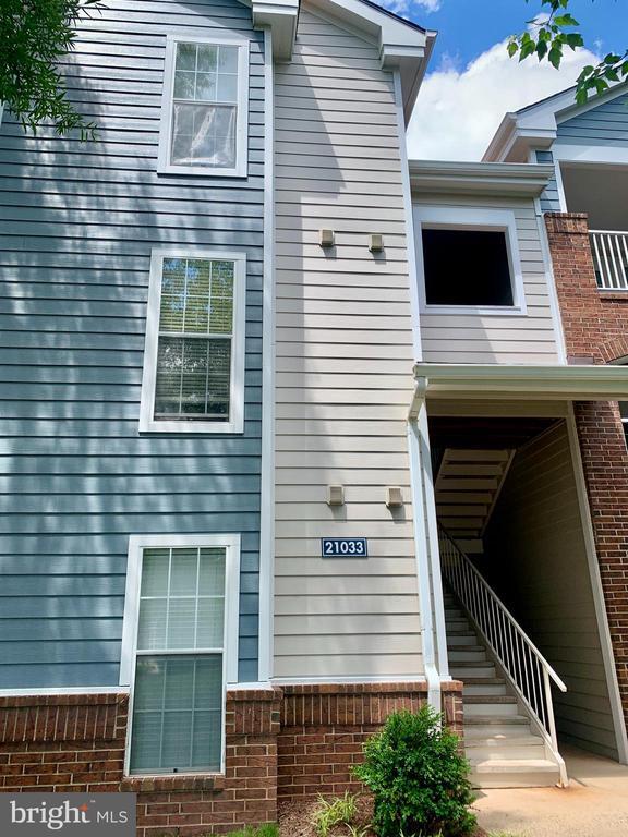 Building Photo - 21033 Timber Ridge Terrace