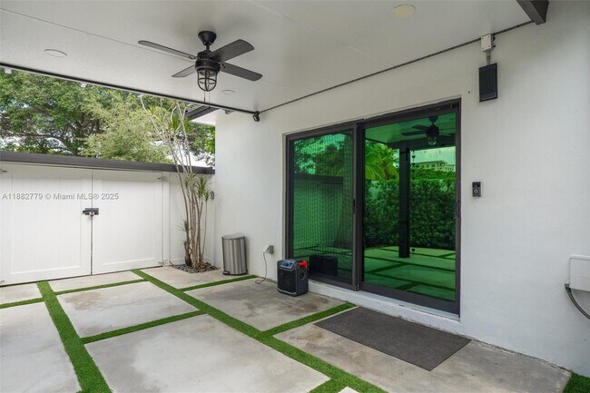 Building Photo - 2484 SW 25th St