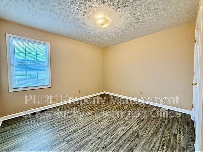 Building Photo - 198 Daisy St