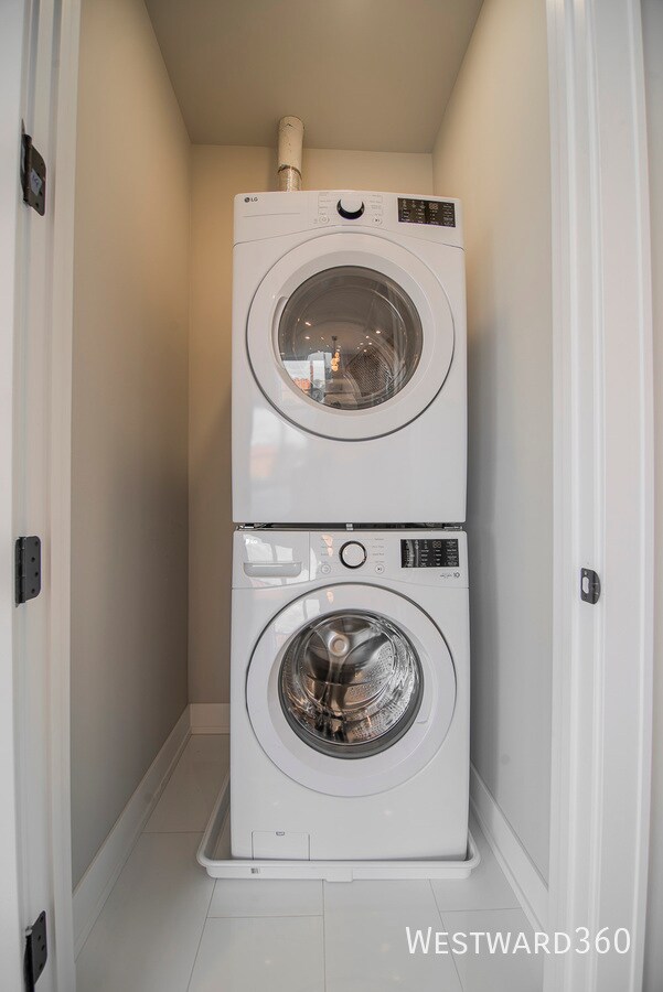 Building Photo - 2355 W Flournoy St