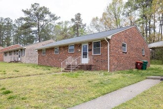 Building Photo - Charming 2-Bedroom Duplex in Colonial Heights