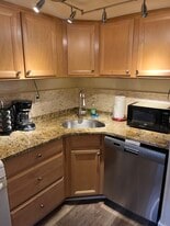 Building Photo - 147 E Chestnut St