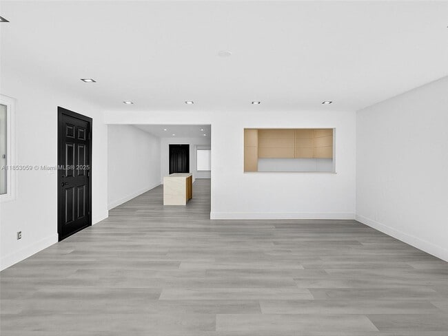 Building Photo - 2048 SW 37th Ave