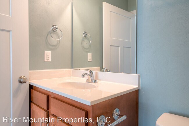 Building Photo - 4 br, 4.5 bath House - 206 Uptown Trail