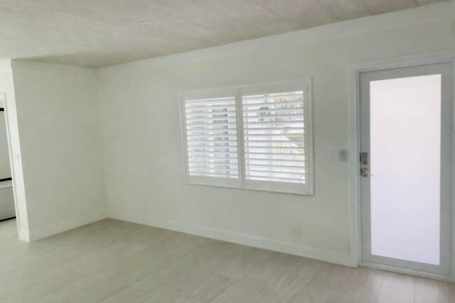 Building Photo - 2100 NE 38th St