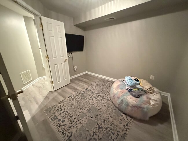 Building Photo - 2037 Woodshade Ct