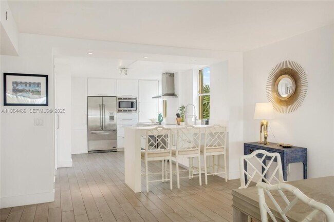 Building Photo - 1700 S Bayshore Ln