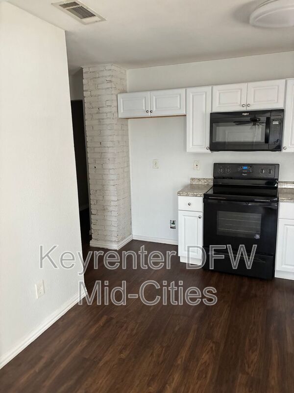 Building Photo - 2735 Purington Ave