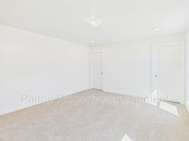 Building Photo - 3007 Farmyard Dr