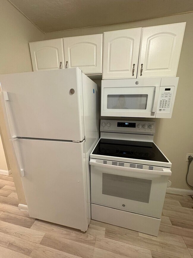 Building Photo - Recently renovated 3/1 House in Ft. Pierce