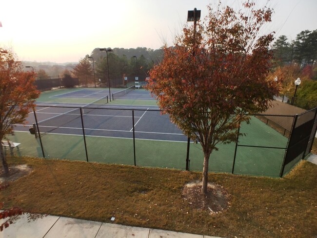 Building Photo - Modern 3BR Townhome - Swim/Tennis and More!