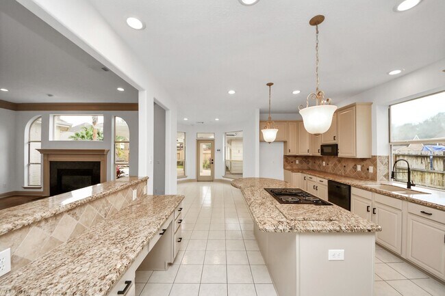 Building Photo - 8119 Meadow Vista Dr