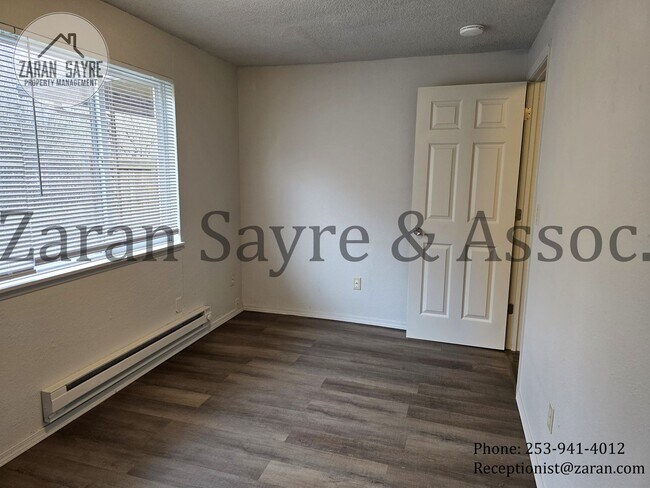 Building Photo - 501-C Garden Level Three Bedroom