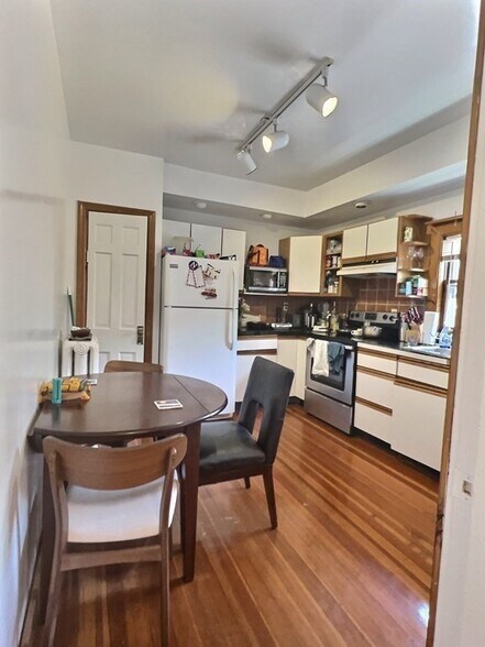 Primary Photo - 35 Lee St
