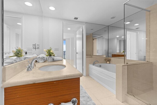 Building Photo - 50 Biscayne Blvd